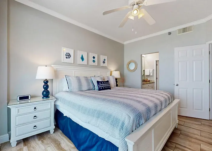 Upgraded Beachfront W Balcony & Pools Hot Tubs & Sauna Holiday home