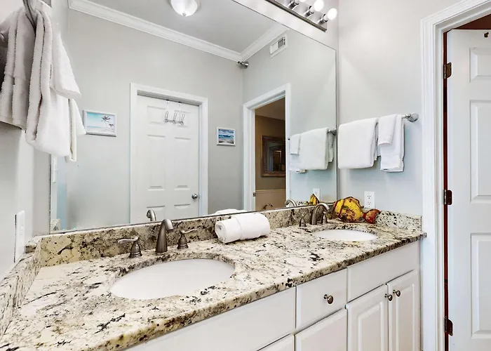 Upgraded Beachfront W Balcony & Pools Hot Tubs & Sauna Holiday home Gulf Shores