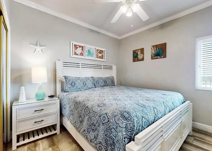 Holiday home Upgraded Beachfront W Balcony & Pools Hot Tubs & Sauna