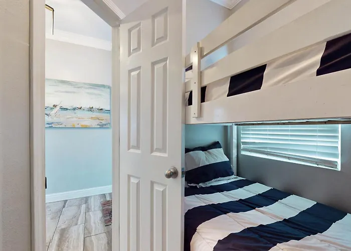 Holiday home Upgraded Beachfront W Balcony & Pools Hot Tubs & Sauna *