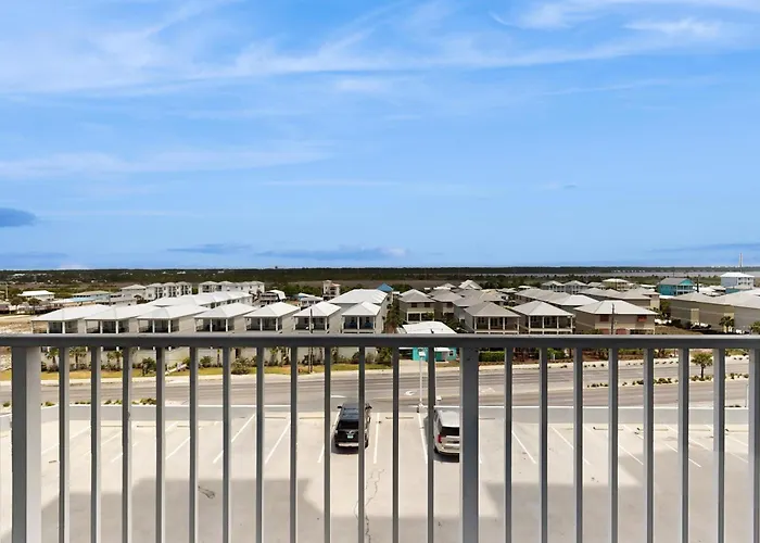 Upgraded Beachfront W Balcony & Pools Hot Tubs & Sauna Holiday home